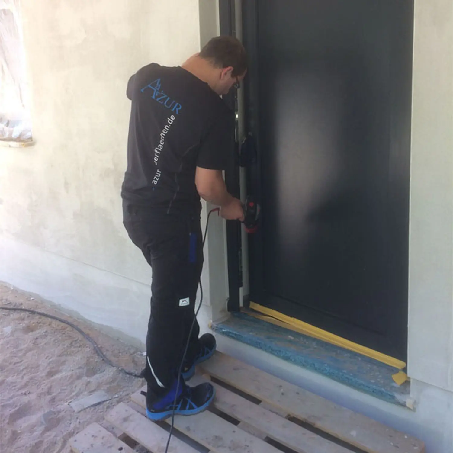 Reparaturen von Oberflächen durch Azur Oberflächen GmbH