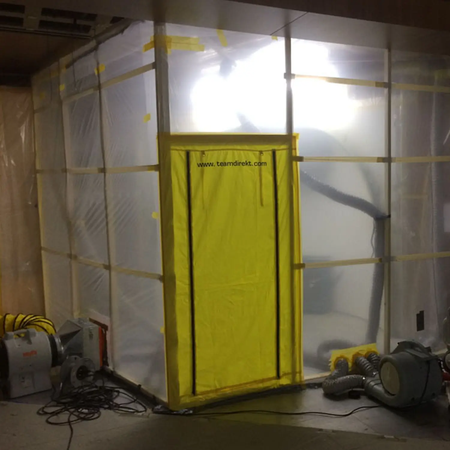 Reparaturen von Oberflächen durch Azur Oberflächen GmbH