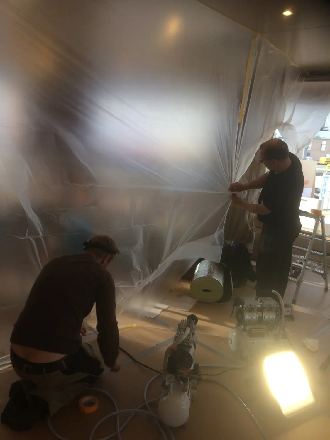 Reparaturen von Oberflächen durch Azur Oberflächen GmbH