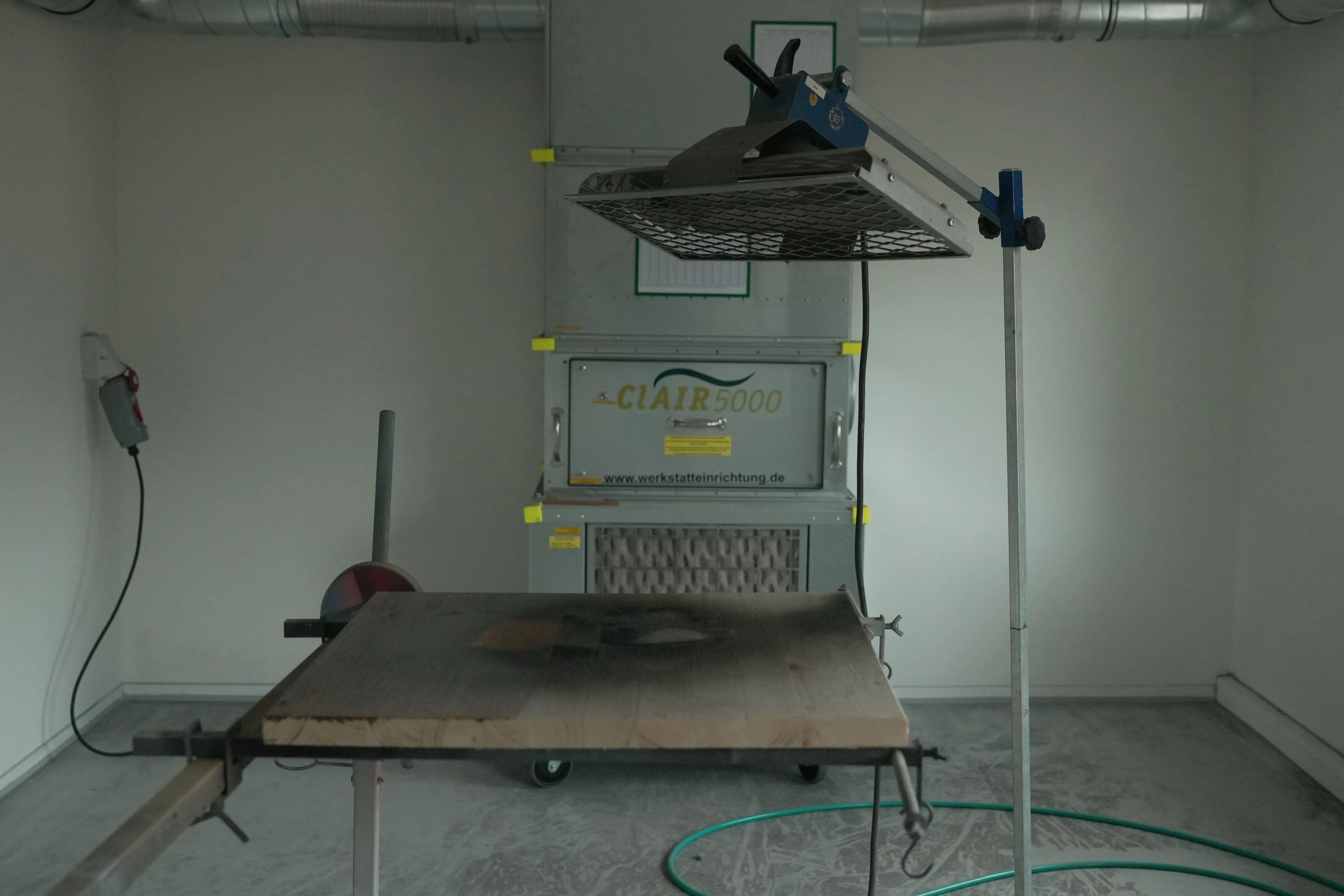 Azur Oberflächen GmbH - Reparaturen von Oberflächen - Firmenwagen