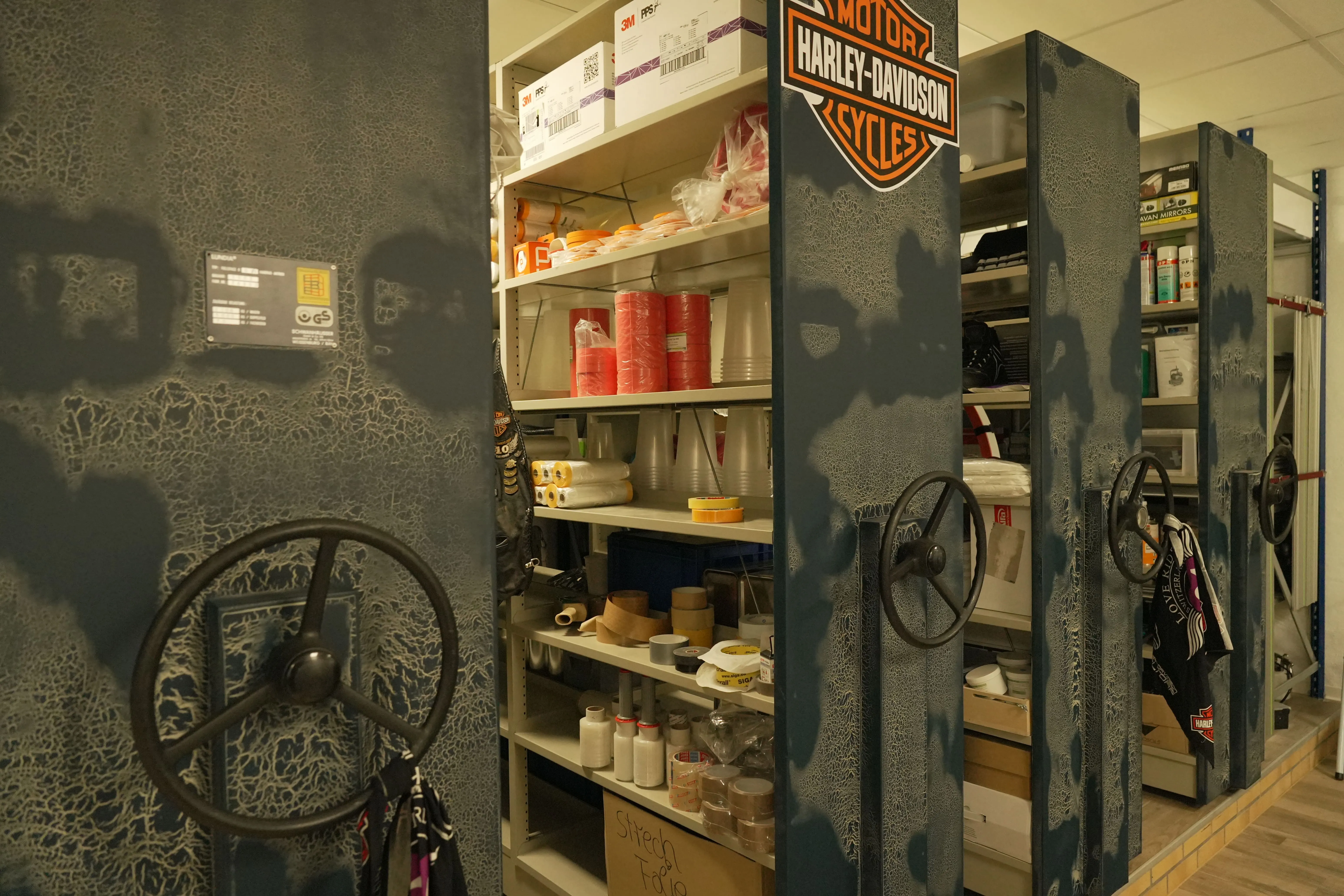 Azur Oberflächen GmbH - Reparaturen von Oberflächen - Firmenwagen