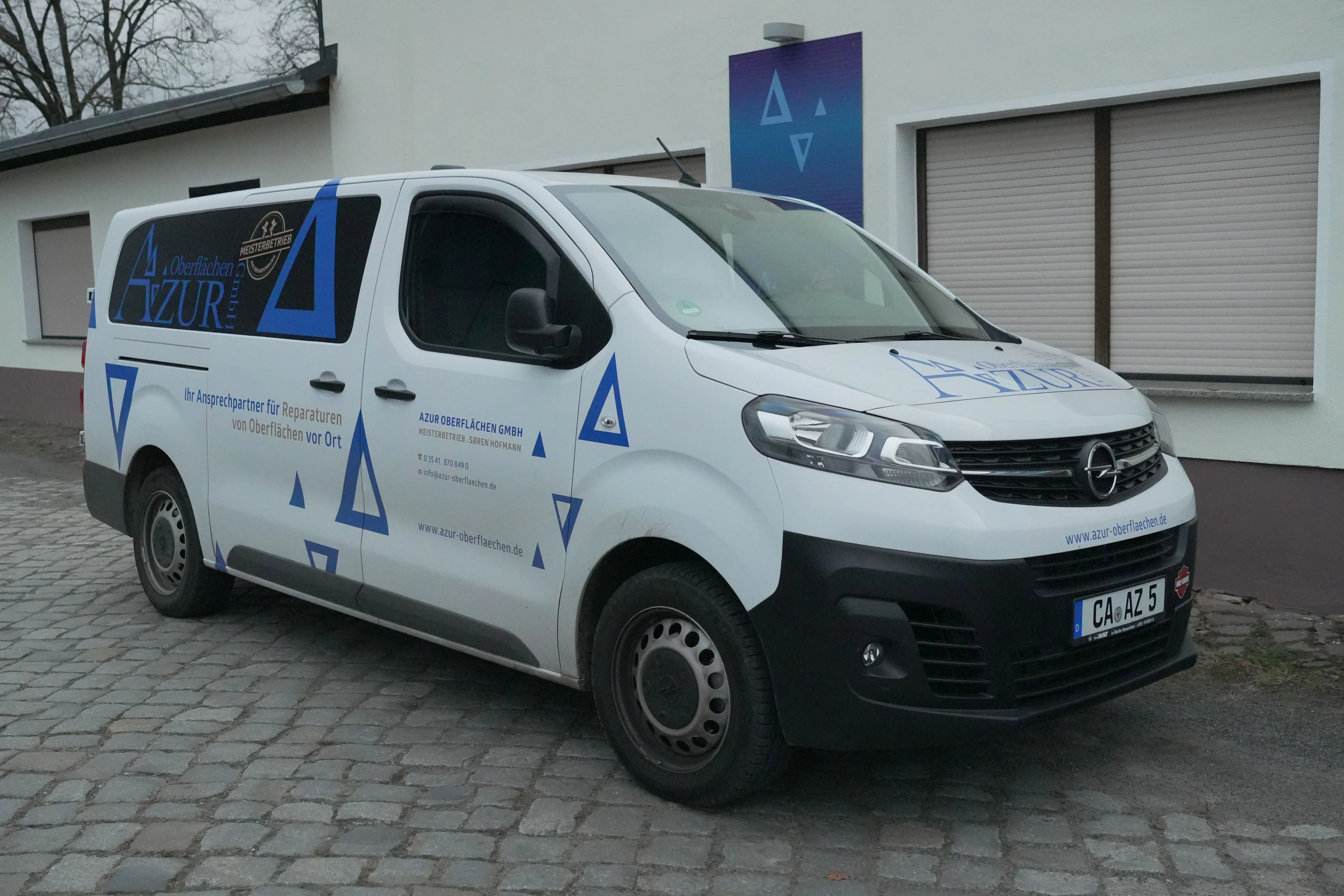 Azur Oberflächen GmbH - Reparaturen von Oberflächen - Firmenwagen